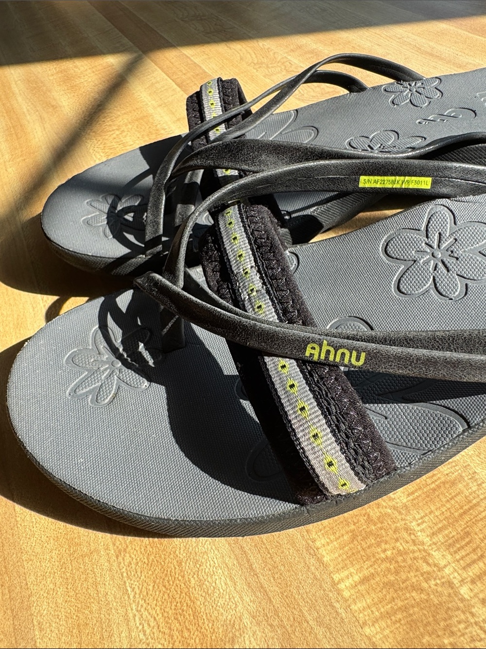 Ahnu strappy sandal sz 9 EUC - Picture 3 of 6